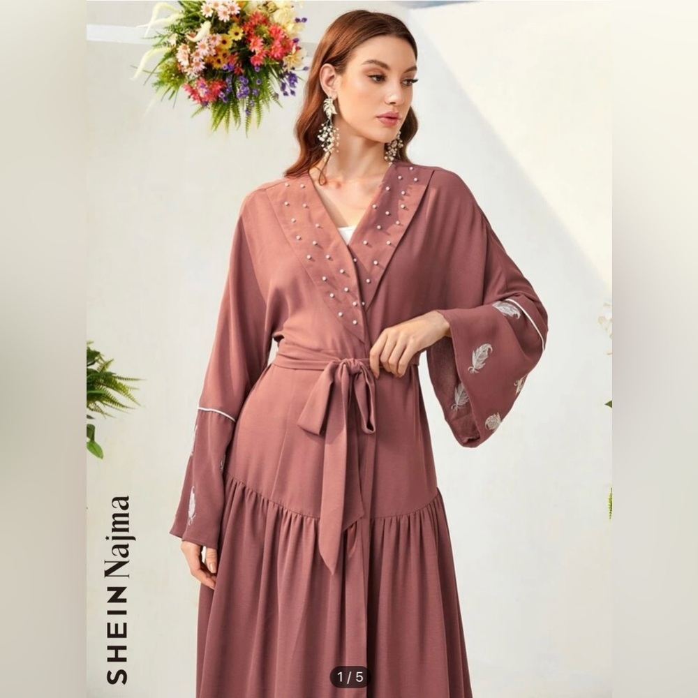 SHEIN Najma Leaf Embroidery Pearl
Beaded Belted Abaya - Picture 2 of 4